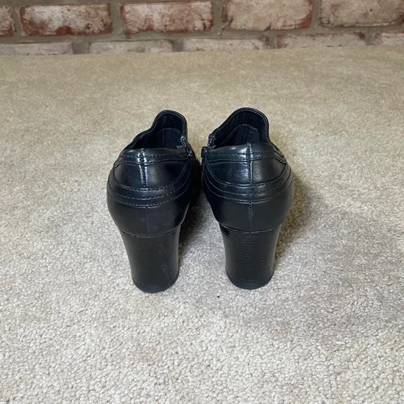 Clarks genuine leather black heeled ankle boots - Picture 5 of 7